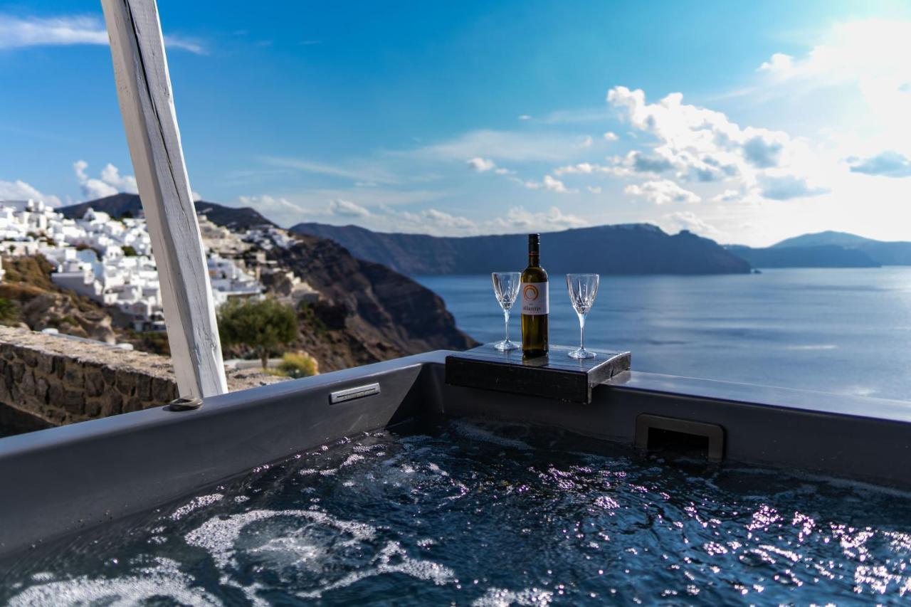 Solstice Luxury Suites Oía Buitenkant foto
